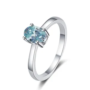Squisito anello in argento sterling 925 con moissanite ovale azzurro con montatura a quattro griffe