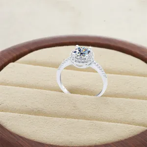 Anello halo classico in moissanite da 1 carato in argento sterling 925 per fidanzamento
