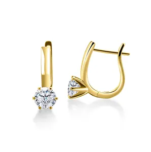 Orecchini a cerchio in moissanite dorata con sei griffe e pietre taglio tondo