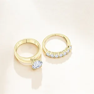 Juego de anillos de plata y moissanita de 2,7 quilates con baño de oro vista superior