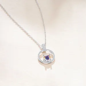 Collana quadrifoglio in argento S925 con pendente in moissanite colorata da 1 carato