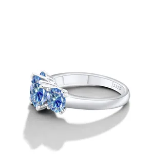 Anello in argento S925 con moissanite blu da 5ct e incastonatura a tre pietre a griffe
