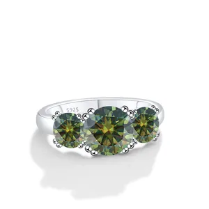 Anello classico in argento S925 con tre pietre di moissanite verde e lucidatura a specchio