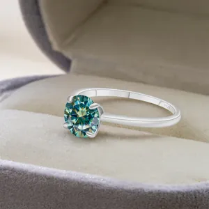 S925 Sterling Silber Ring mit 2 Karat Moissanit in Blaugrün und klassischer Krappenfassung