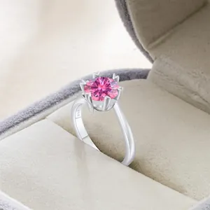 Ring aus S925 Sterlingsilber mit einem 2ct rosa Moissanit-Stein in 6-Krallenfassung