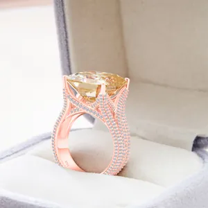 Luxuriöser Moissanit-Cocktailring mit Radiant-Schliff für Damen aus 925er Sterlingsilber mit eingelegten Seitensteinen Hochwertiger Edelschmuck Mit GRA-Zertifikat