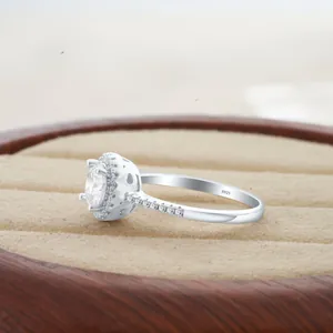 Lujoso set de anillos de moissanita de 1 quilate en plata S925 con diseño de halo