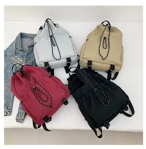 Collection de sacs à dos en nylon avec cordon en gris, kaki, bordeaux et noir