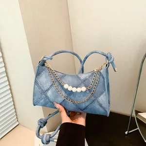 Sac à épaule en denim matelassé avec perles et poignée nouée pour femmes