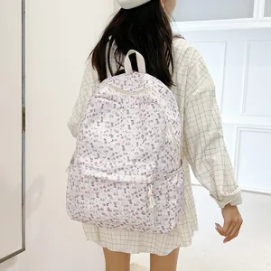 Sac à dos en toile pour femme avec motif floral violet et grand compartiment principal