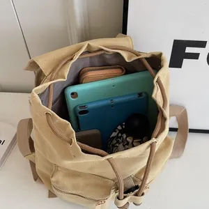 Mochila tipo cubo de lona beige con cordón y gran capacidad para tableta y billetera