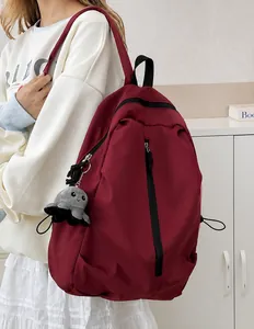 Μπορντό νάιλον σακίδιο πλάτης μεγάλης χωρητικότητας με μπρελόκ χταπόδι από λούτρινο