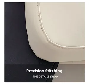 Makroaufnahme der Präzisionsnähte einer cremefarbenen Ledertasche mit glatten Kanten