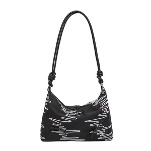 Sac à bandoulière noir tendance avec broderie vagues colorées et nœuds décoratifs