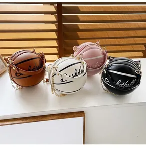 Détails des sacs à bandoulière en forme de basket en marron blanc rose et noir chic