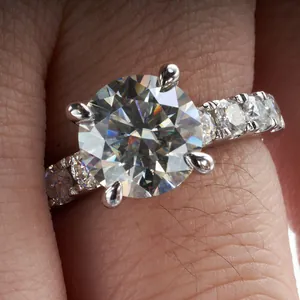 Bague classique en moissanite 3,5 carats en argent S925 avec serti à six griffes éclatant