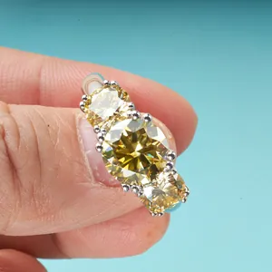 Anello tre pietre con moissanite gialla da 5 carati in argento S925 taglio brillante