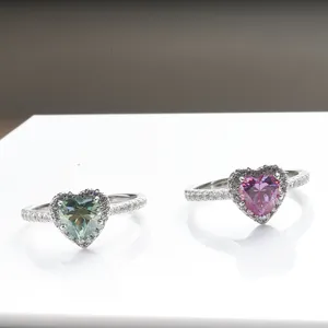 Roze en blauwgroene hartvormige moissanite ringen van S925 sterling zilver met halo