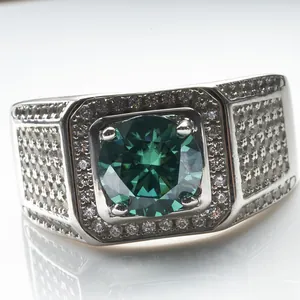 Bague de luxe avec émeraude verte et pavé de moissanite sur acier inoxydable argenté