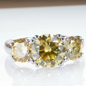 Anello a tre pietre in argento 925 con moissanite gialla da 5 carati e riflesso