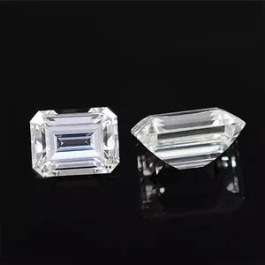 Smaragd geslepen moissanite stenen met GH kleur en VS helderheid op zwarte spiegel