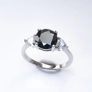 Bague en argent massif avec moissanite noire 3ct et pierres latérales en poire