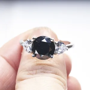 Bague moissanite noire 3 carats en argent massif avec pierres latérales en goutte d'eau