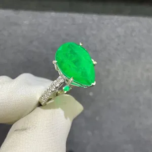Luxury Pear Cut Green Synthetic Emerald Ring 925 Sterling Silver Platinum Plated Water Drop Gemstone Ring Women Jewelry