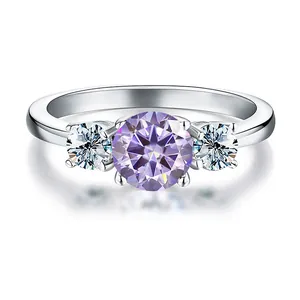 Lussuoso anello in argento S925 con pietra viola da 3 carati e gemme bianche laterali