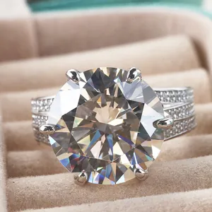Luxurious 12ct round cut high carbon diamond ring in silver crown setting
