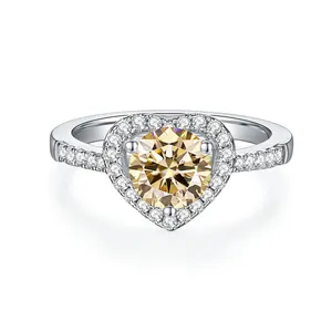Anello in argento S925 con moissanite champagne e alone a forma di cuore