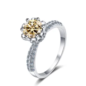 Bague classique en argent S925 avec moissanite champagne 1ct et accents pavés