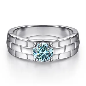 Detailed close-up of 925 sterling silver watchband ring with 0.5ct moissanite stone