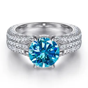 Luxe S925 zilveren ring met een 2ct blauwe zirkoon en een verfijnde pavé-zetting