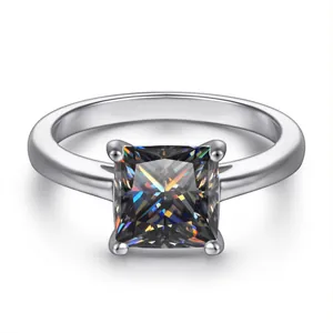 Elegante 925 zilveren ring met een grote zwarte moissanite in prinses-slijpvorm