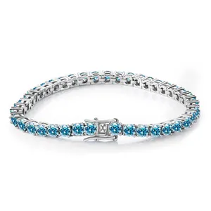 Détail du bracelet tennis en argent S925 avec moissanite bleue et fermoir de sécurité