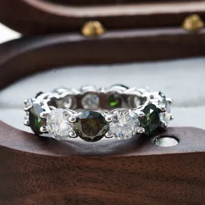 Anello in argento S925 moissanite con pietre verdi e bianche in scatola di legno