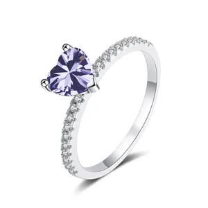 Bague exquise en moissanite violette de 2ct taille coeur avec anneau en argent