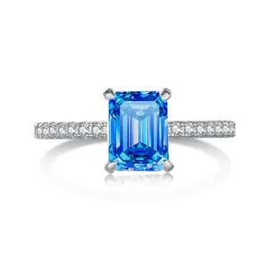 Bague en argent S925 avec moissanite taille émeraude et sertissage pavé