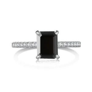 Bague en argent 925 avec moissanite rose taille émeraude et pavage de pierres latérales