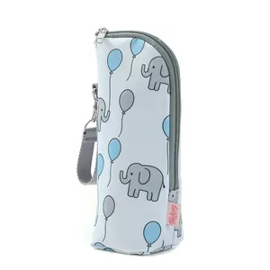 Detalle de bolsa térmica para biberón con estampado de elefante y asa de transporte