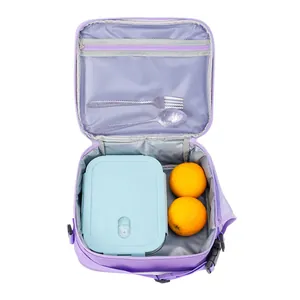 Vista superior de bolsa térmica morada con forro aislante, bento y cubiertos