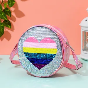 Détail du sac à bandoulière rond à paillettes pour enfants en tissu laser rose