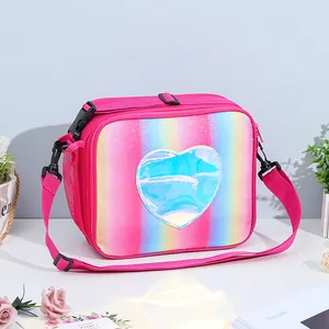 Detalle de lentejuelas arcoíris y patrón de corazón láser en la bolsa de almuerzo