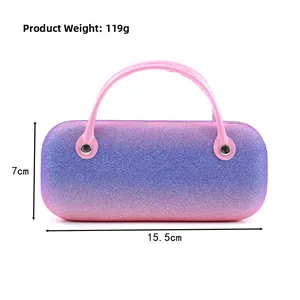 Dettaglio custodia occhiali glitter arcobaleno con manico rosa e dimensioni del prodotto