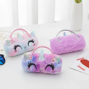 Estuche de unicornio de felpa con degradado arcoíris y asa de transporte para niñas