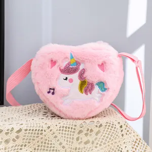 Borsa a tracolla unicorno in peluche rosa a forma di cuore per bambine ricamata