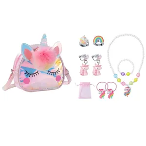 Detailliertes 8-teiliges Einhorn Schmuckset mit rosa Umhängetasche und Halskette