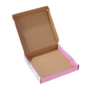 Vue détaillée de l'emballage cadeau licorne rose montrant la structure interne
