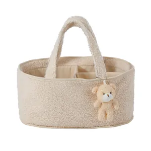 Detailansicht des weichen Teddy-Fleece-Aufbewahrungskorbs mit Trennwänden und Bär-Anhänger